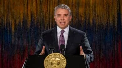 Suspenden clases y adelantan vacaciones en Colombia