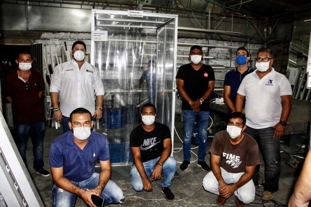 Cordobeses crearon cabina de desinfección contra Covid19
