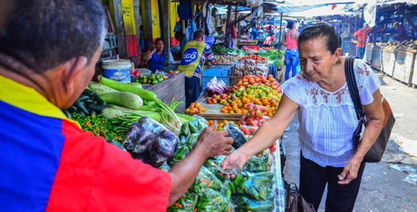 Expiden decreto para controlar acumulación y costo de alimentos