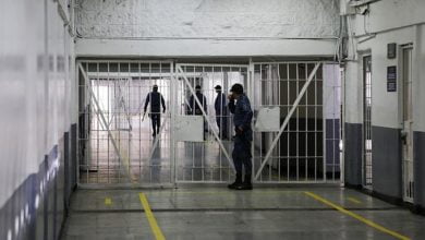 Gobierno decreta casa por cárcel a algunos internos