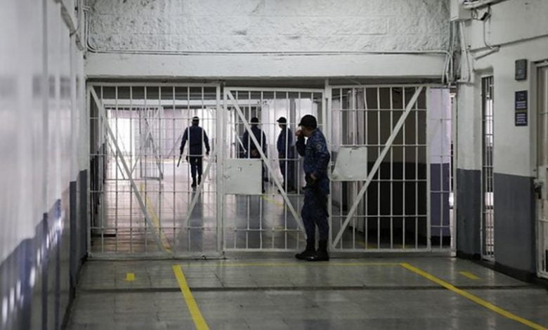 Gobierno decreta casa por cárcel a algunos internos