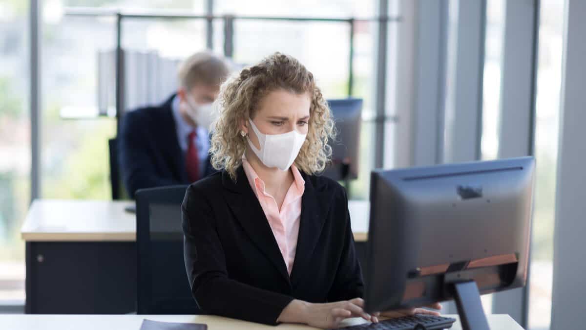 Empresas que reciban subsidio no pueden despedir empleados