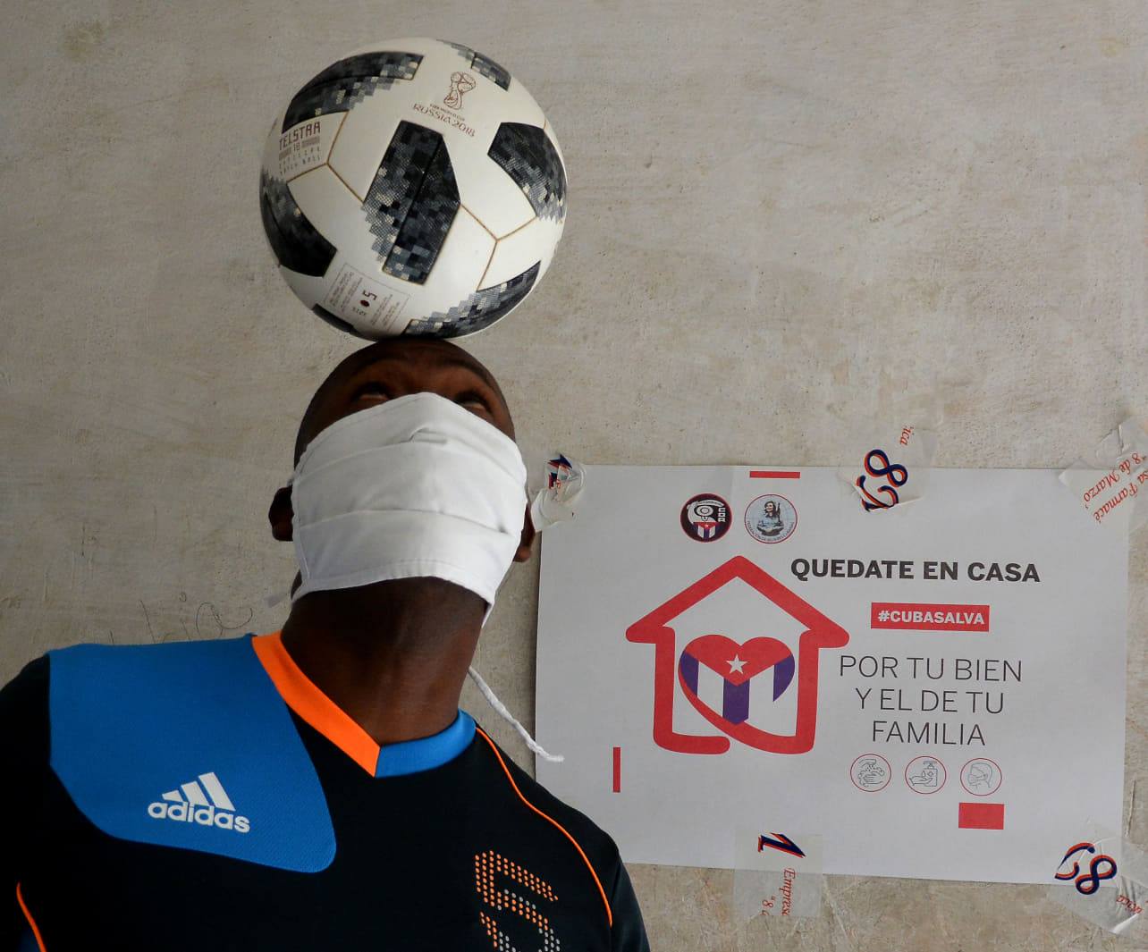 Participa en el concurso de dominio del balón con la cabeza