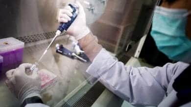 Vacuna contra COVID-19 de Oxford muestra “resultados prometedores”