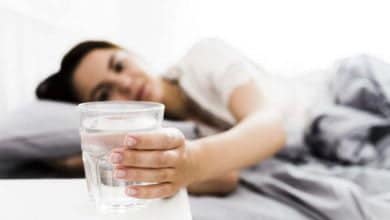 ¿Es malo beberse un vaso de agua de la noche anterior?