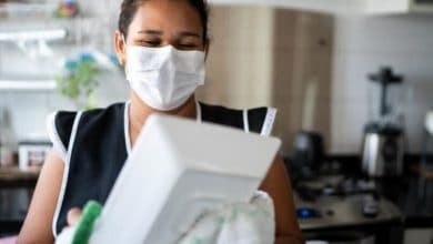 ¿Se le debe pagar a la empleada doméstica si no trabaja en cuarentena?