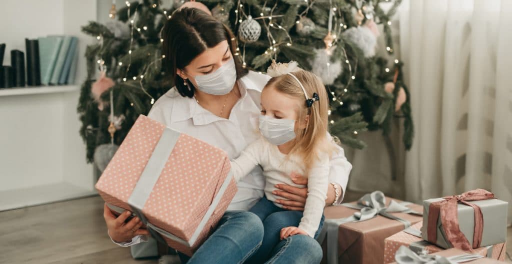 OMS pide usar tapabocas en las reuniones familiares de Navidad