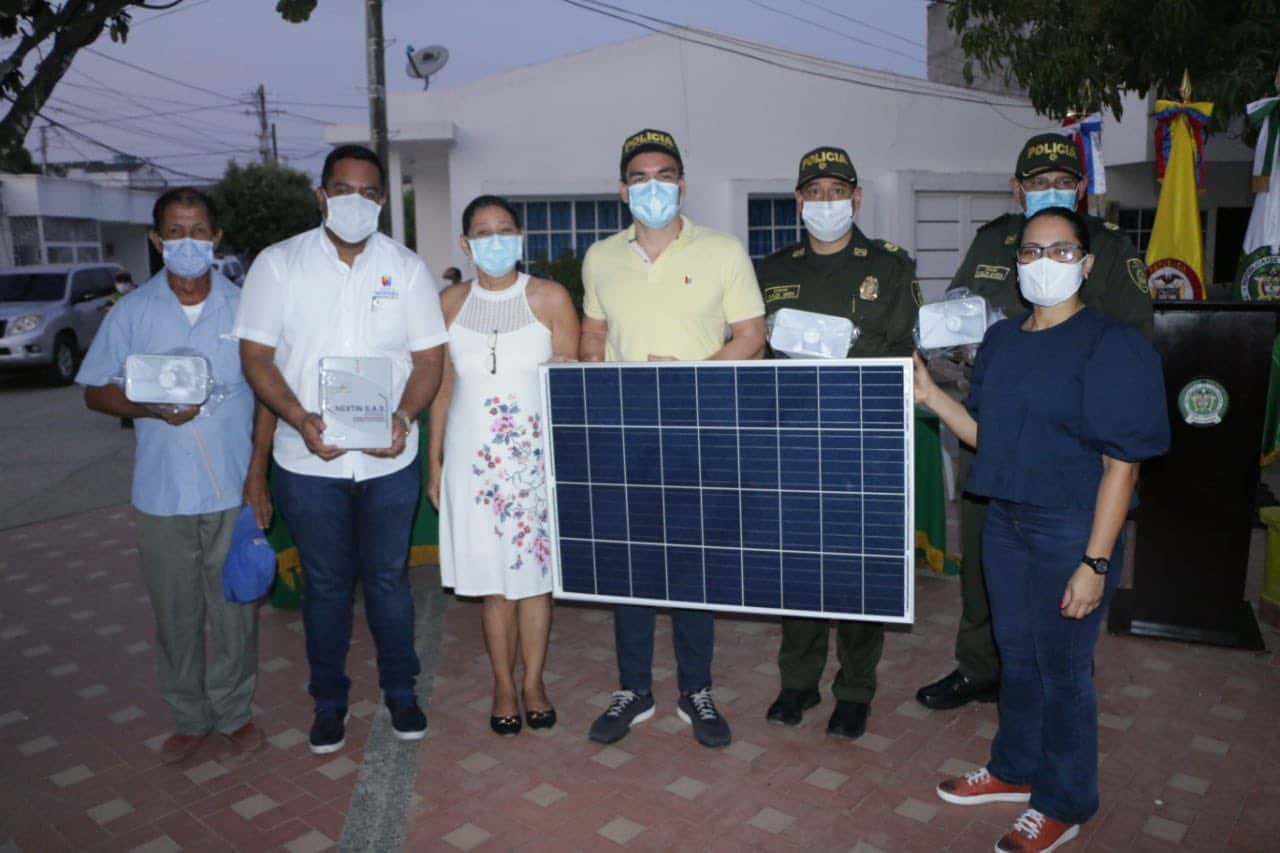 Entregan alarmas en Montería que se alimentan de energía solar