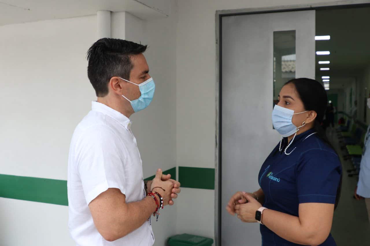 Alcalde recorrió hospital donde iniciará el Plan Nacional de Vacunación