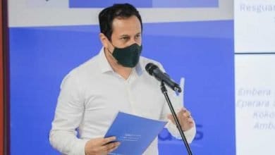 Refuerzan medidas en vuelos por variantes del Covid