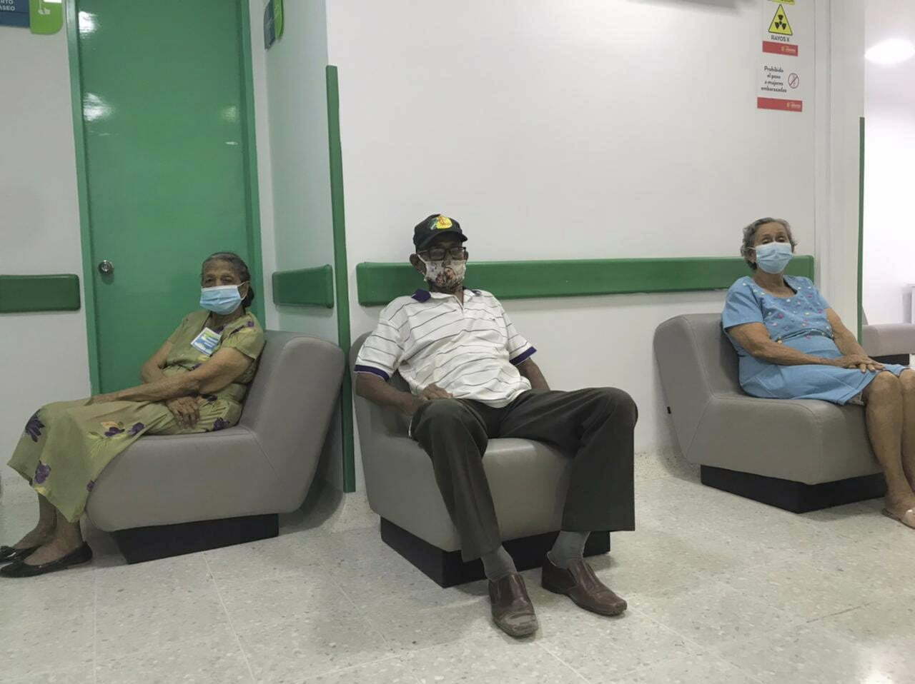La próxima semana inicia vacunación masiva a adultos de 75 a 79 años