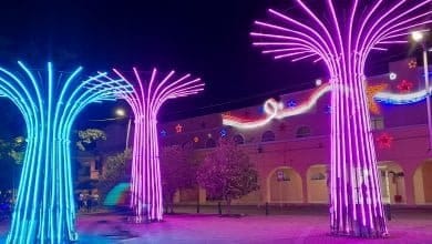 La Plaza Cultural del Sinú termina este 2021 más iluminada que nunca, y es que la empresa ELEC S.A instaló un nuevo espectáculo de luces para el disfrute de propios y visitantes.