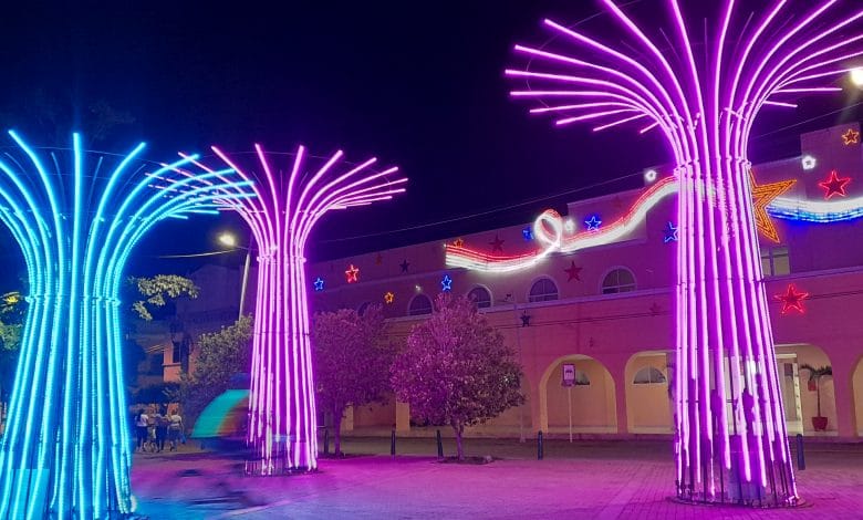 La Plaza Cultural del Sinú termina este 2021 más iluminada que nunca, y es que la empresa ELEC S.A instaló un nuevo espectáculo de luces para el disfrute de propios y visitantes.