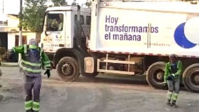 La buena vibra con la que trabajadores de Urbaser llegaron a un barrio de Montería a cumplir con sus labores de recolección, se hizo viral en redes sociales.