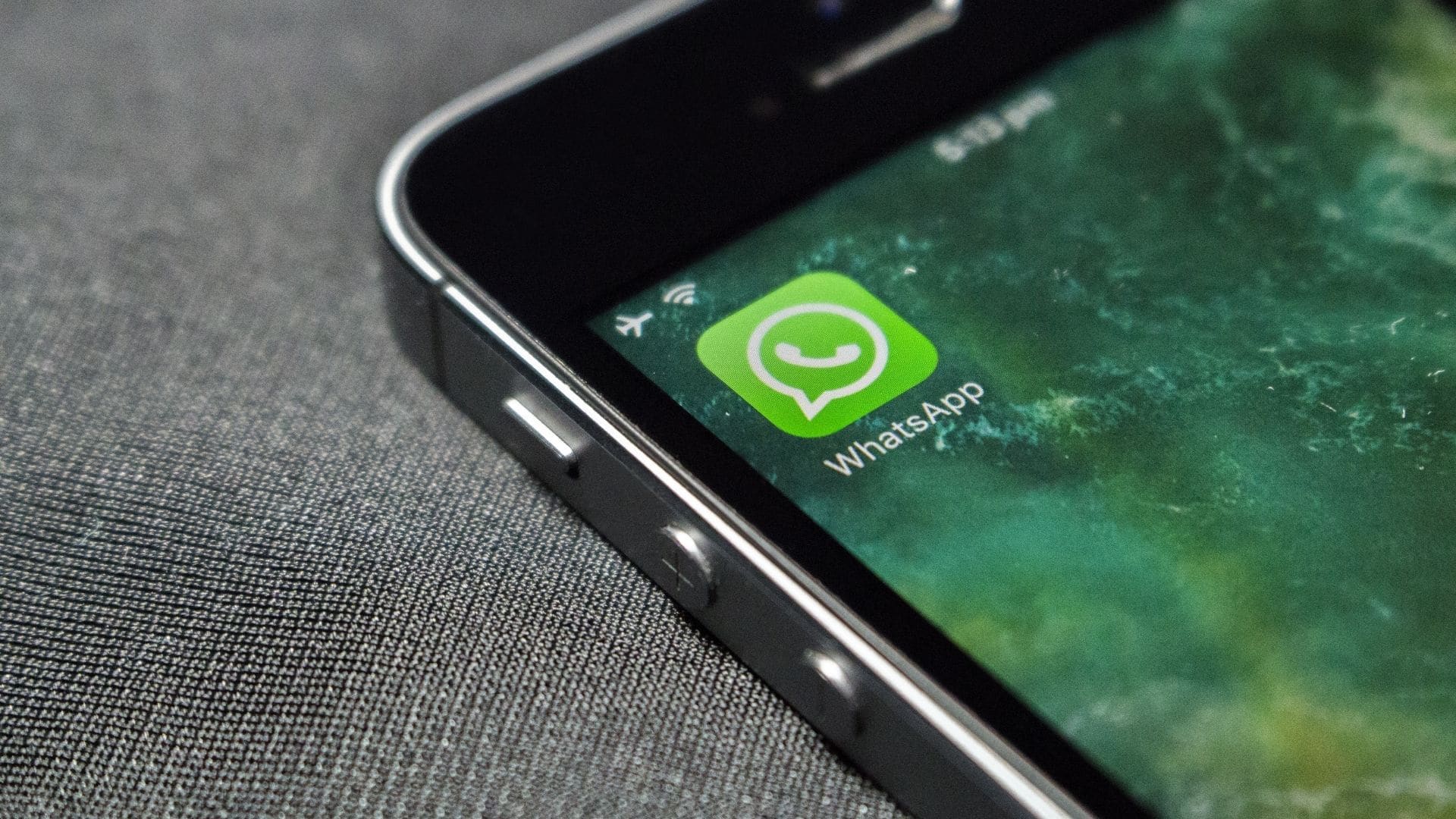 La Navidad es para muchos la época más bonita del año. Por esta razón resulta significativo tenerla presente en todos las aspectos de la cotidianidad, bien sea en adornos, suvenires y hasta en aplicaciones como WhatsApp