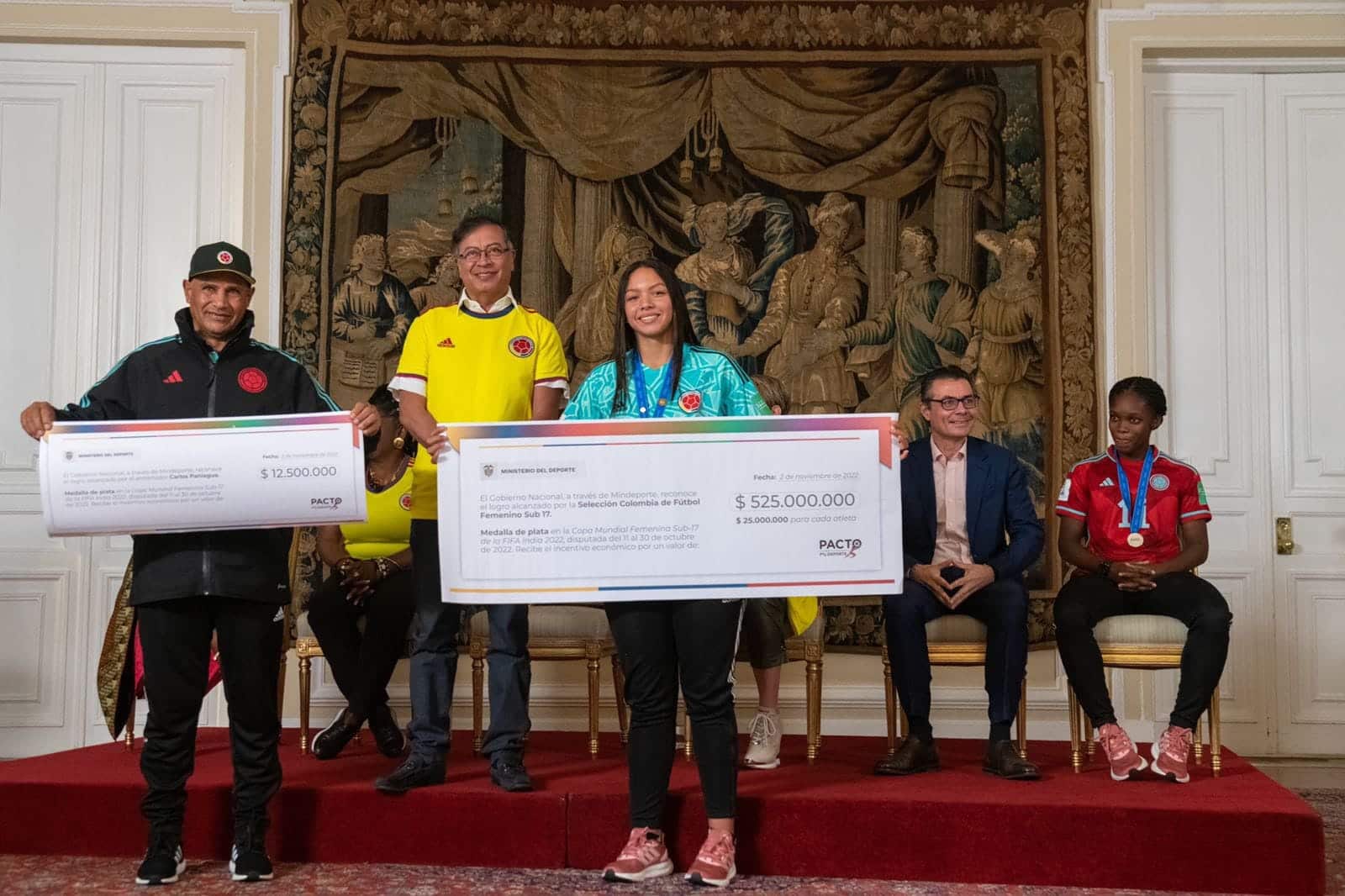 Con homenaje e incentivo económico salieron jugadoras de la Selección Sub17 de la Casa de Nariño