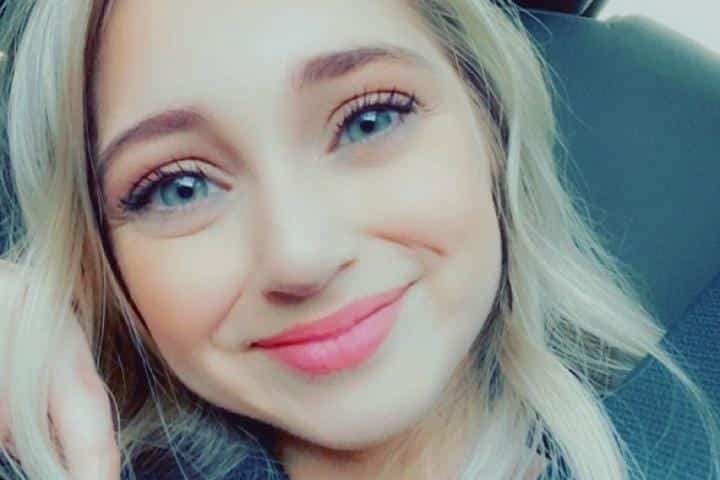 joven de 23 años vive atrapada en el cuerpo de una niña de 8