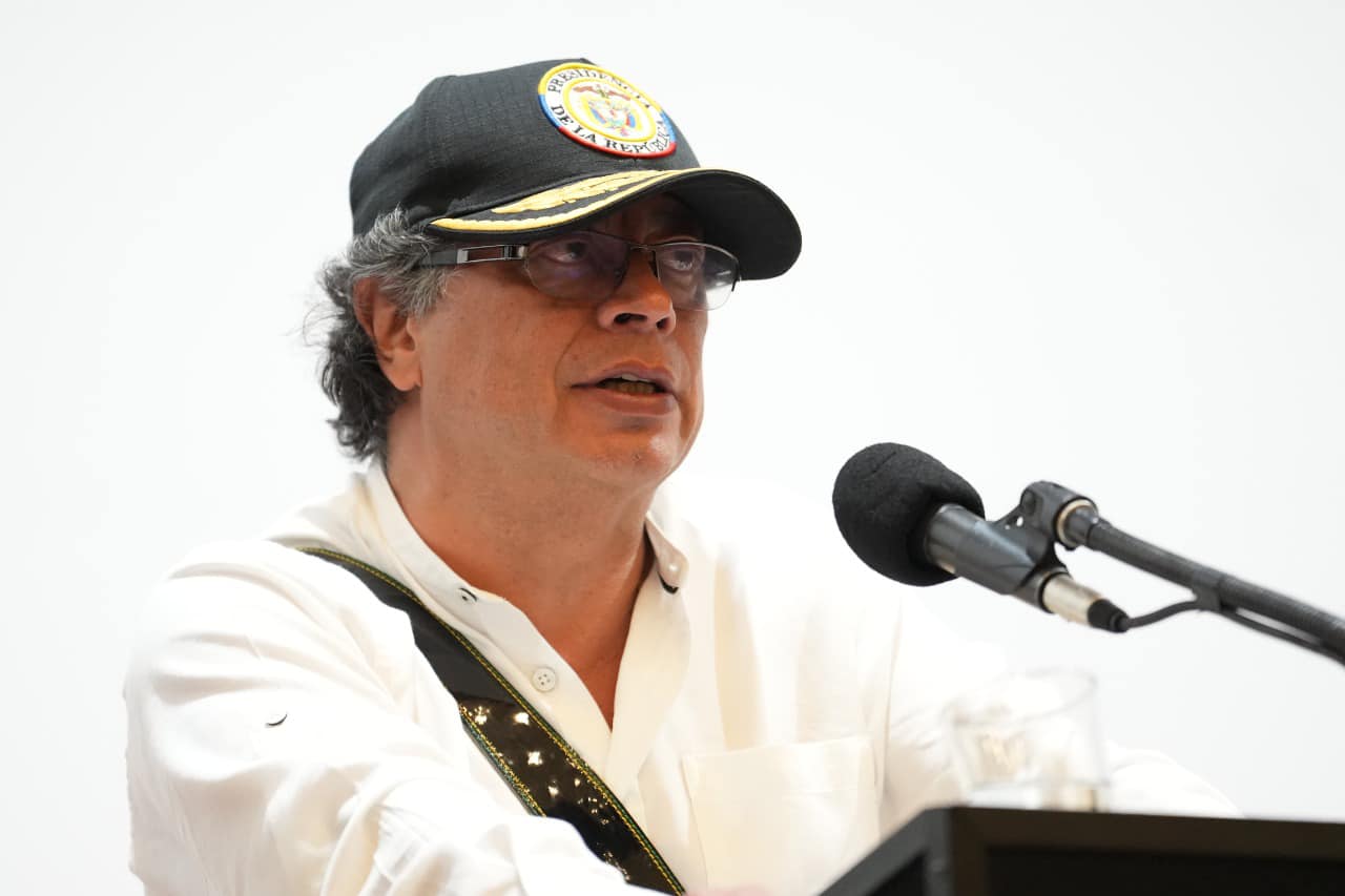 gustavo petro servicios públicos