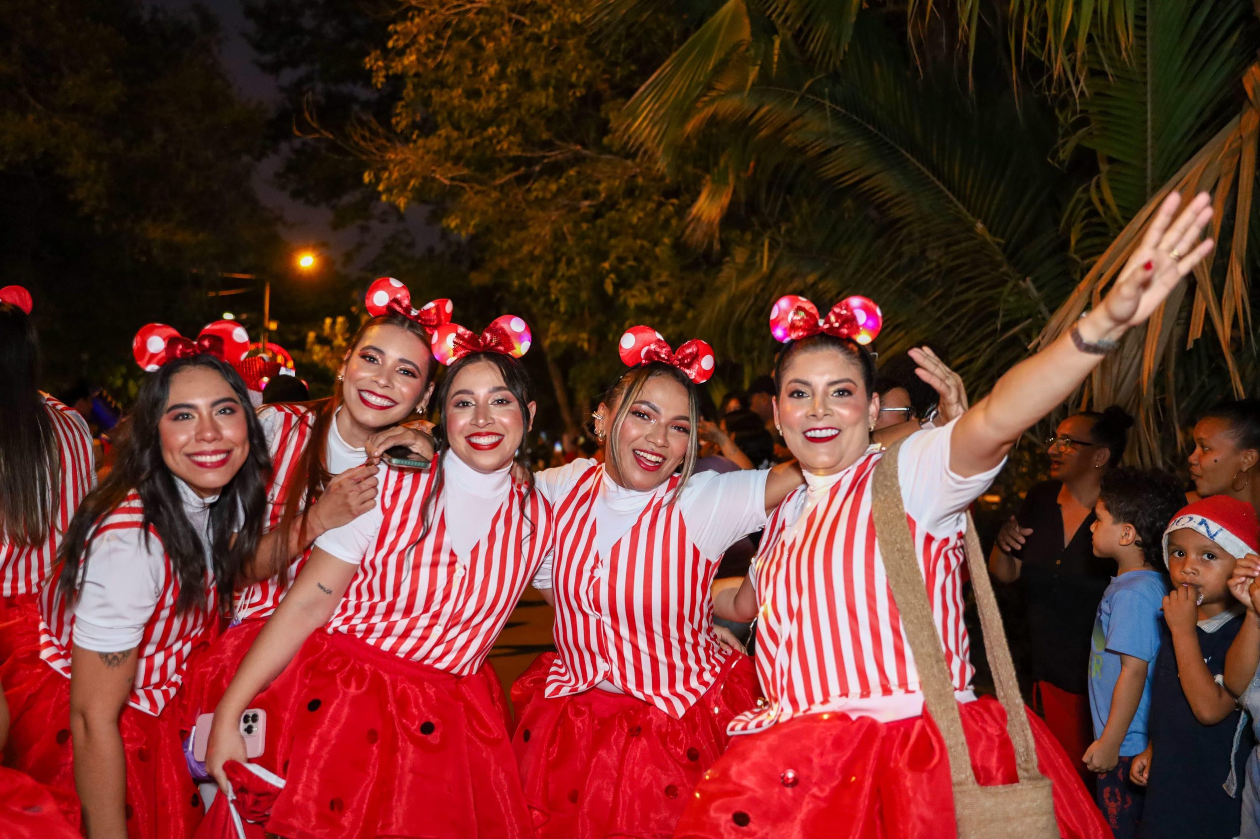 Multitudinario desfile “Montería Vive la Navidad” llevó su alegría por las calles de la ciudad